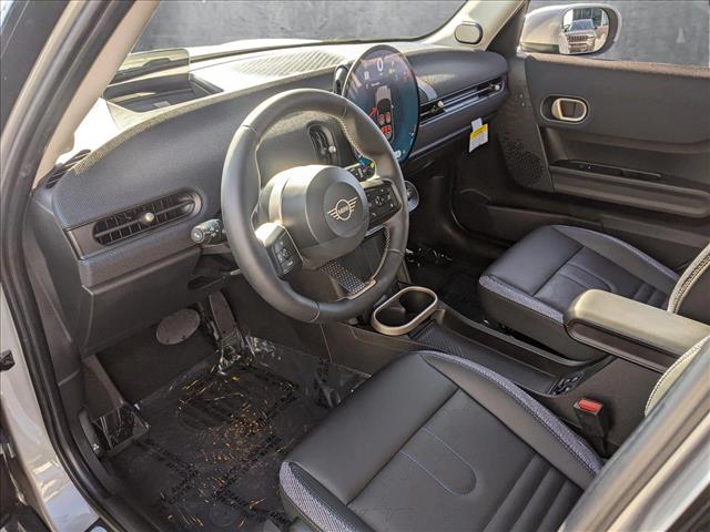 2025 Mini Cooper Hardtop 4 Door Signature photo 3