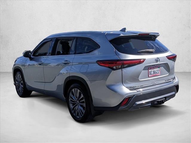 2022 Toyota Highlander Platinum photo 3