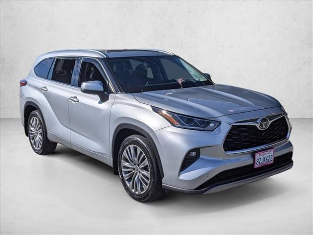2022 Toyota Highlander Platinum photo 2