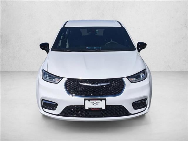 2025 Chrysler Pacifica Select photo 2