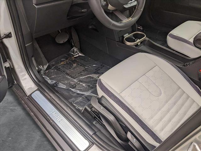 2025 Mini Cooper Hardtop 4 Door Signature photo 4