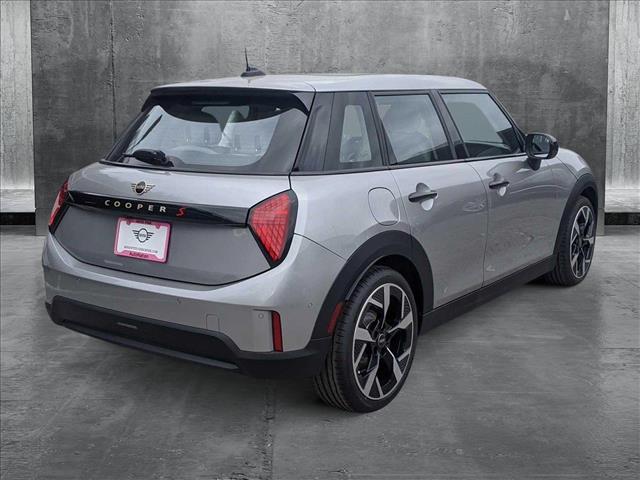 2025 Mini Cooper Hardtop 4 Door Signature photo 2