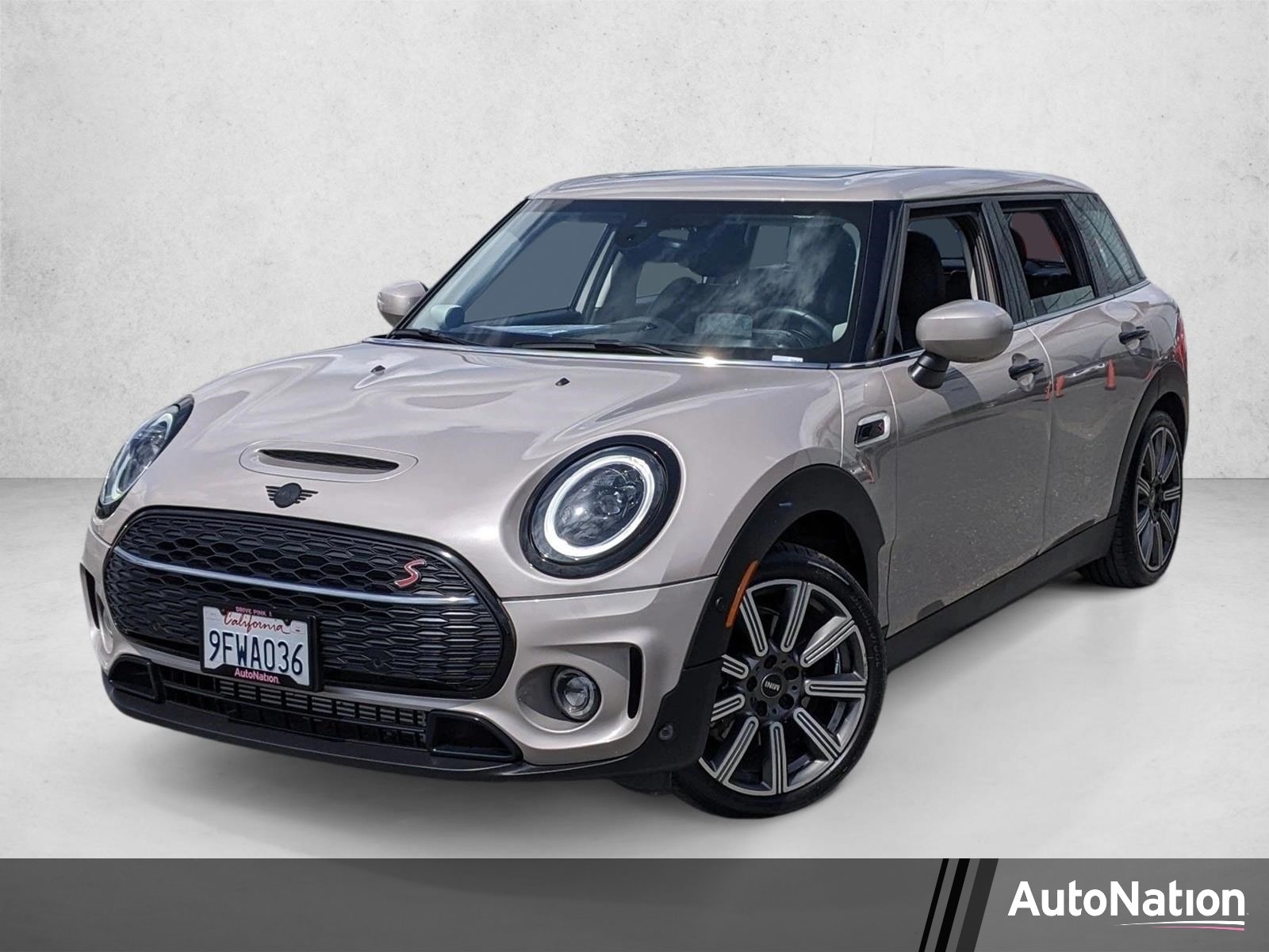 2023 MINI Clubman Cooper S's photo