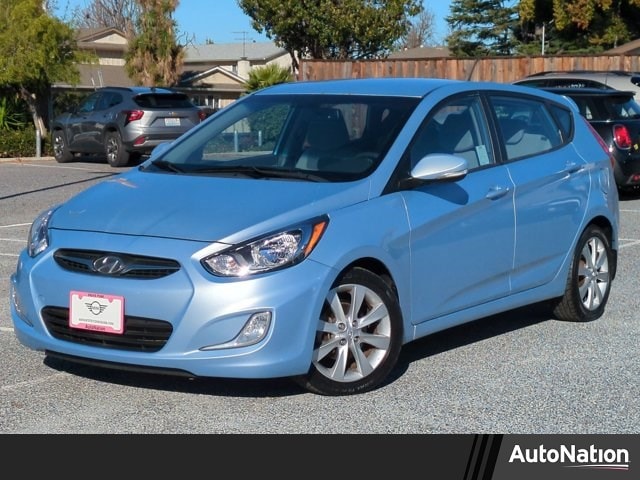 2013 Hyundai Accent SE's photo