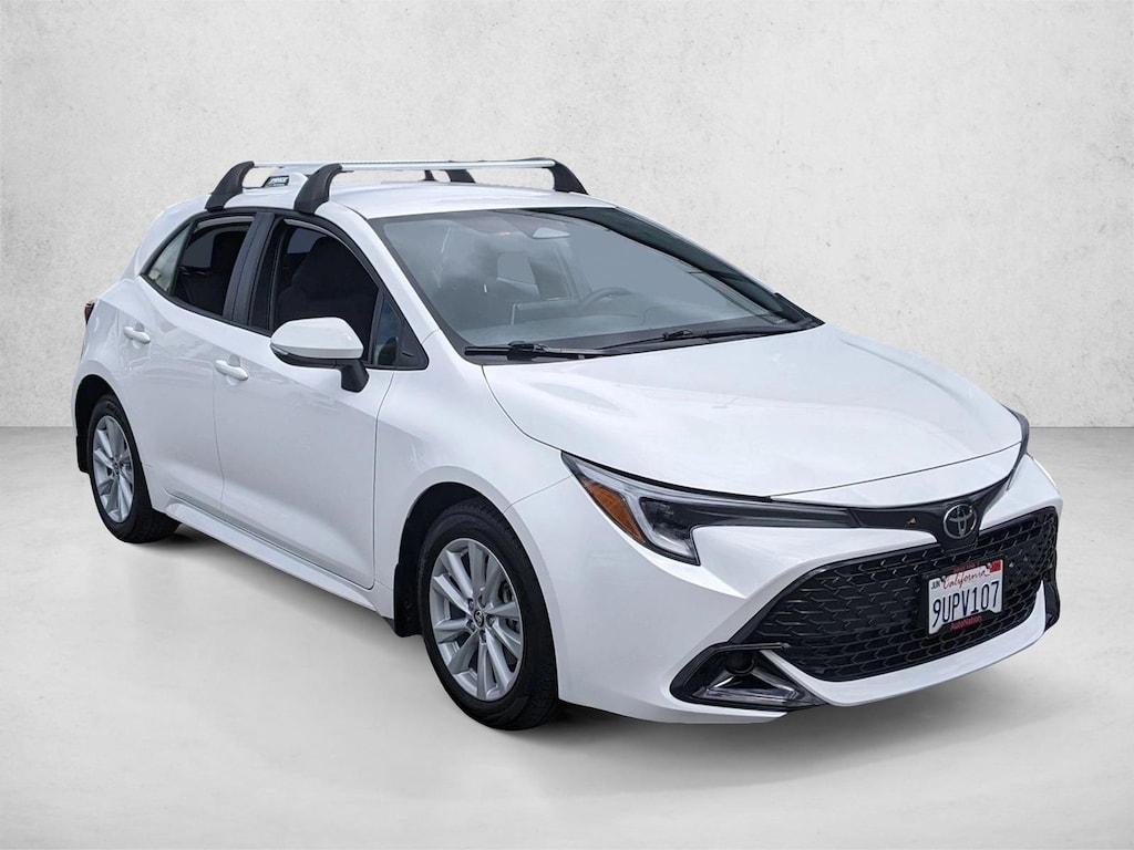 Used 2025 Toyota Corolla Hatchback SE 4dr Car