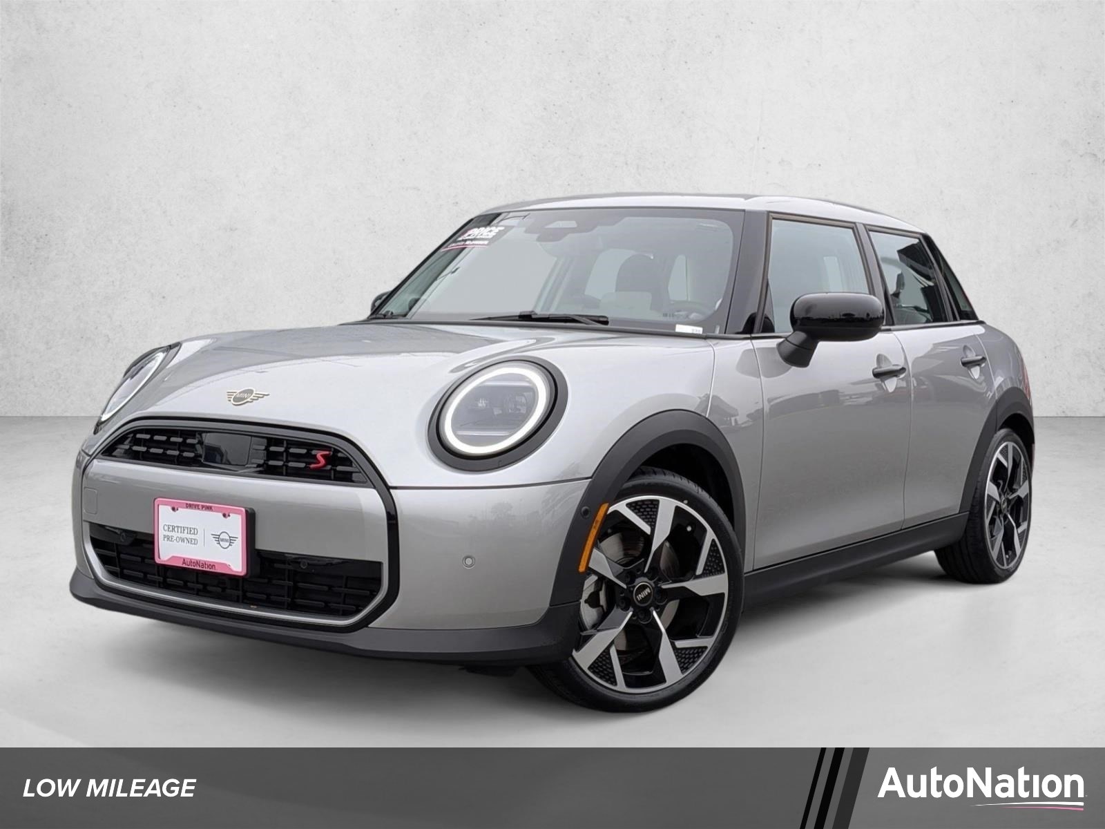 2025 MINI Hardtop Cooper S Signature's photo