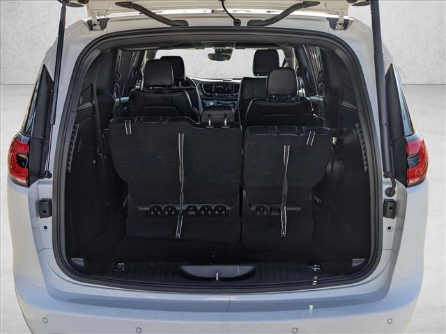 2025 Chrysler Pacifica Select photo 6