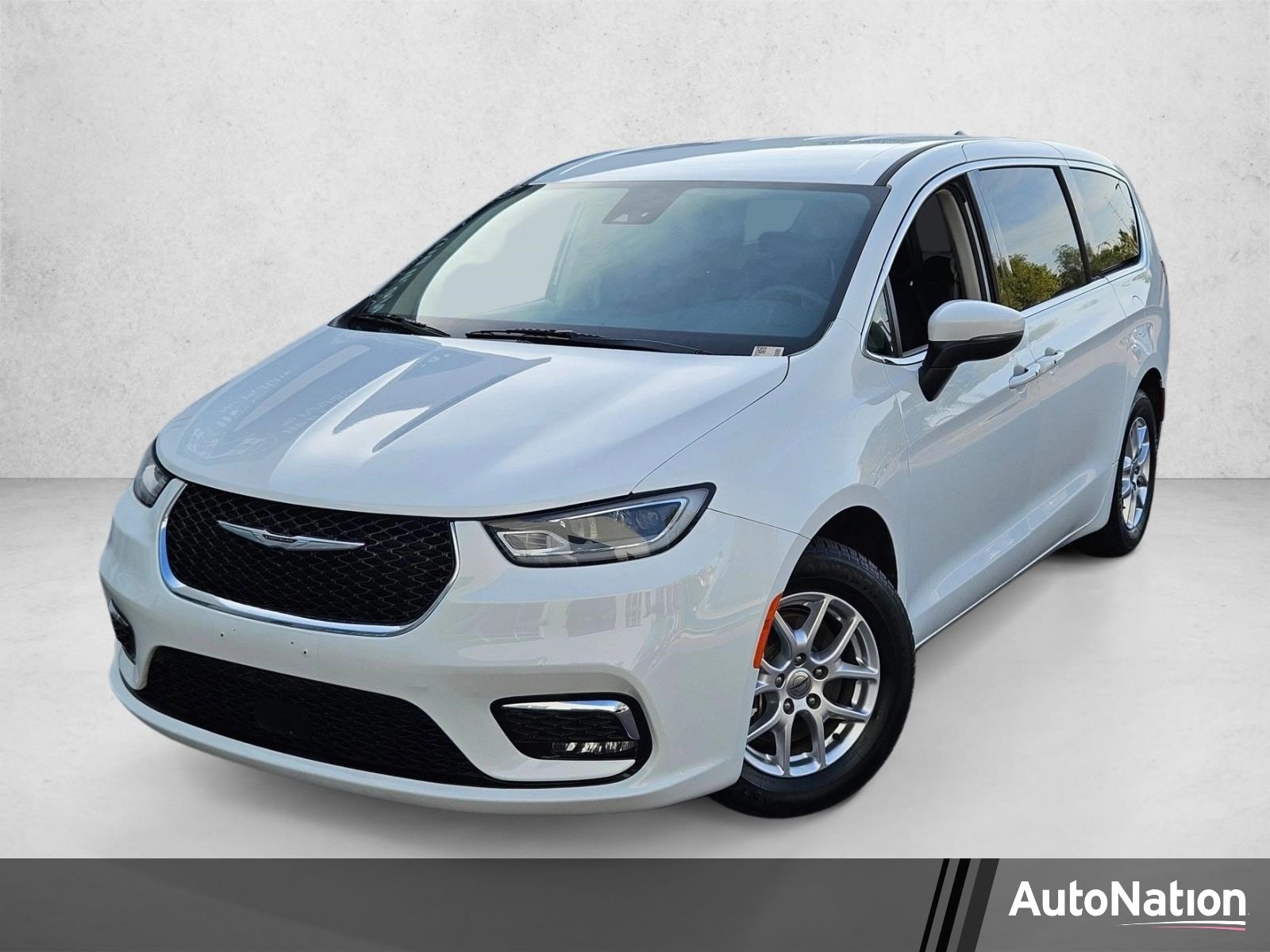 2023 Chrysler Pacifica Touring L's photo