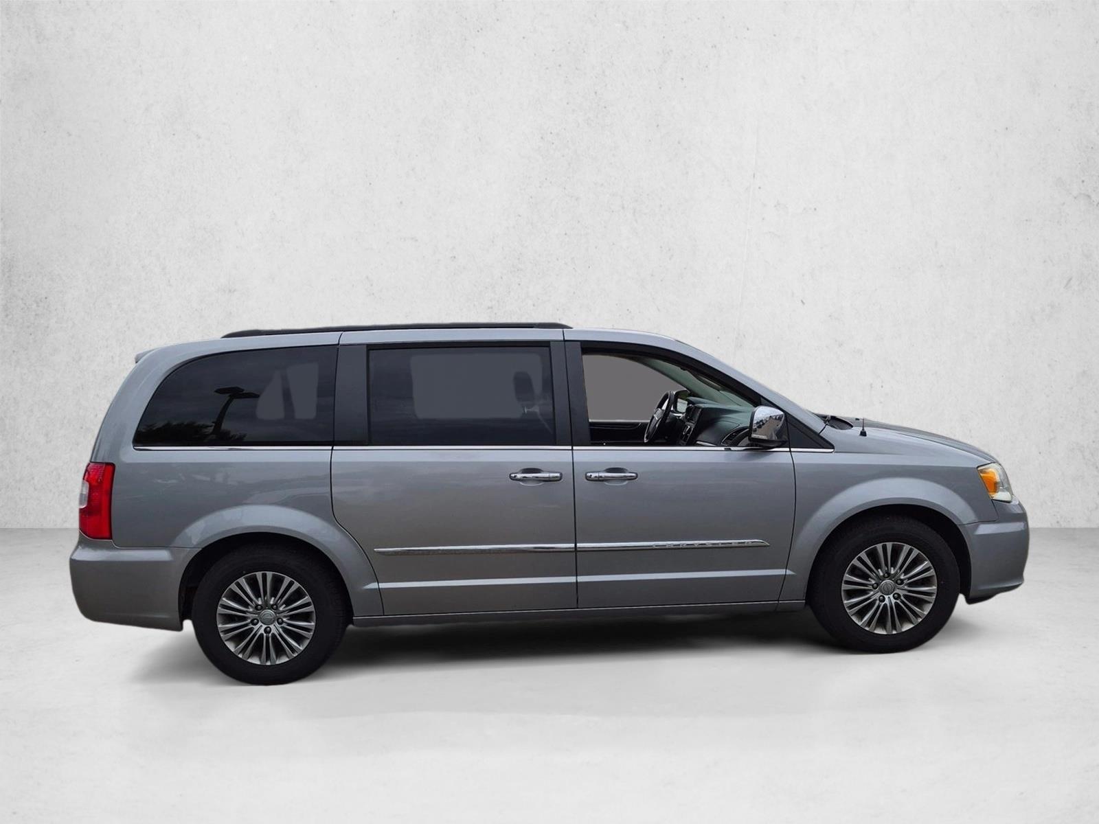 Used 2014 Chrysler Town & Country Touring-L Mini-van Passenger