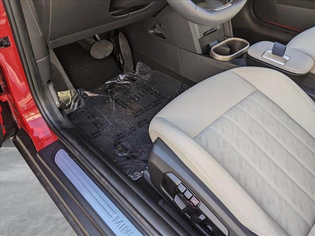 2025 Mini Cooper 2 Door Hardtop Signature photo 4