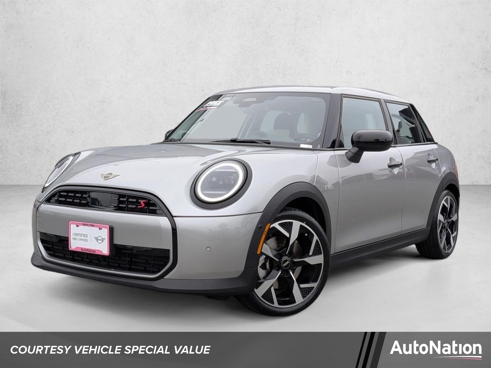 2025 MINI Hardtop Cooper S Signature's photo