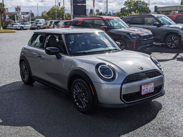 2025 Mini Cooper 2 Door Hardtop Signature photo 3