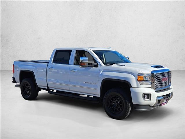 2017 Gmc Sierra 2500 HD Denali photo 3