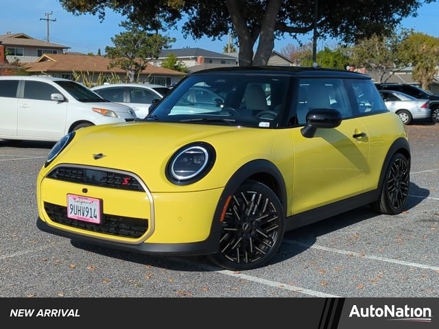 2025 MINI Hardtop 2 Door S's photo
