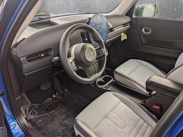 2025 Mini Cooper Hardtop 4 Door Signature photo 3