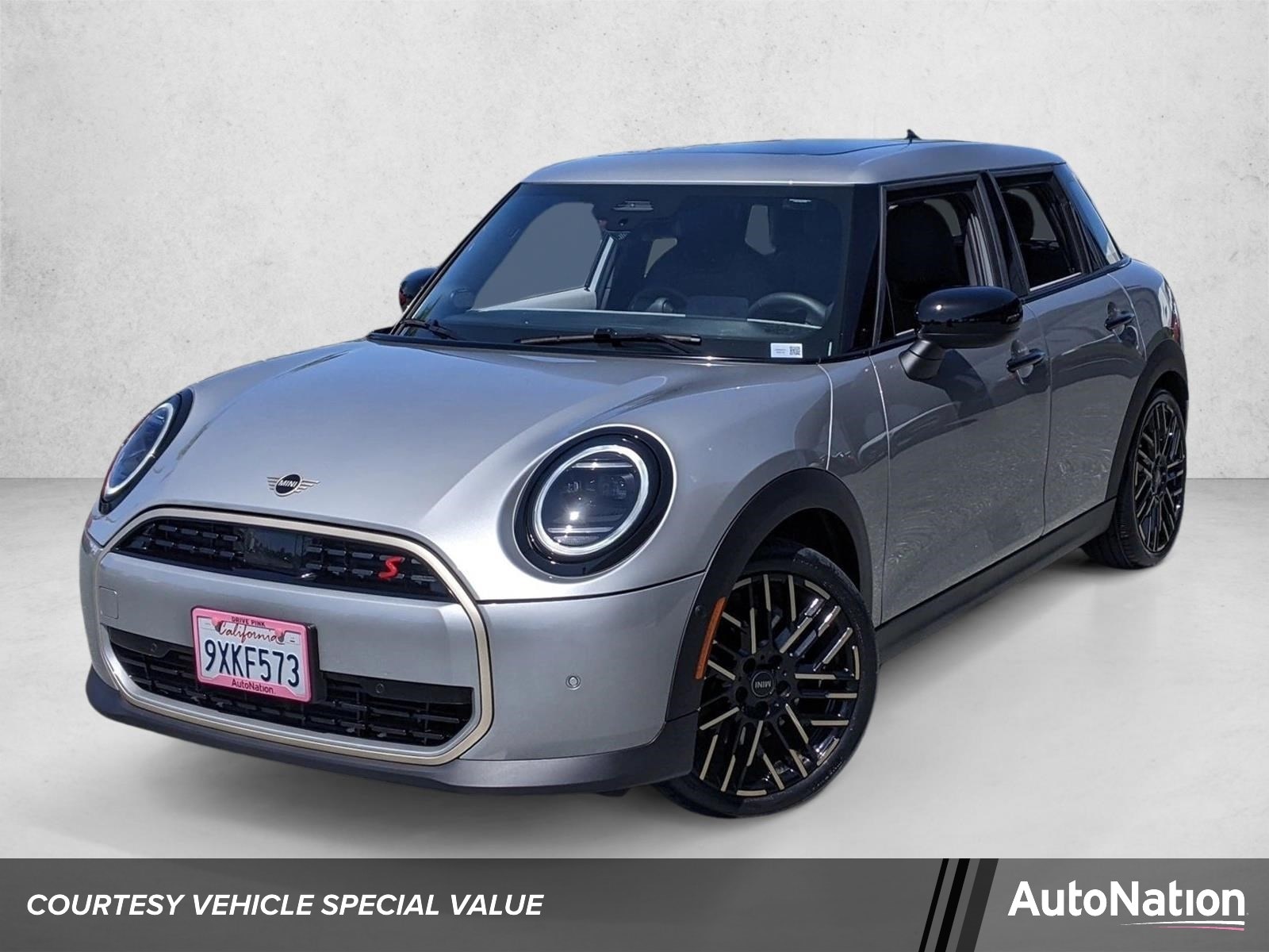 2025 MINI Hardtop Cooper S Signature's photo
