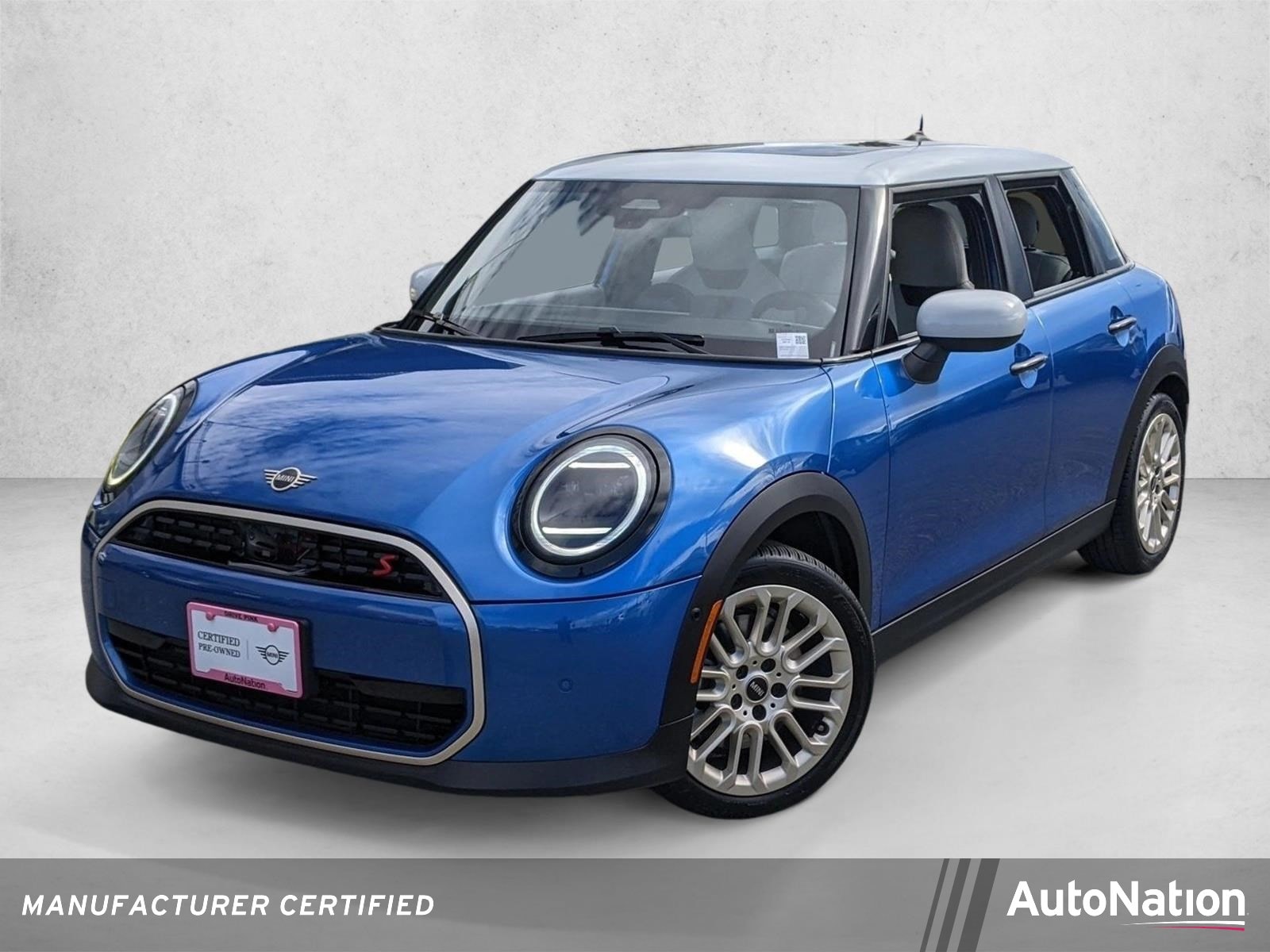 2025 MINI Hardtop Cooper S Signature's photo