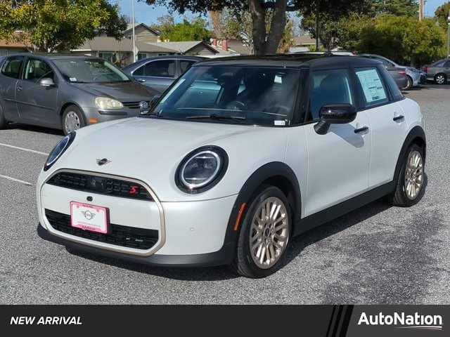 2026 MINI Hardtop 4 Door S's photo