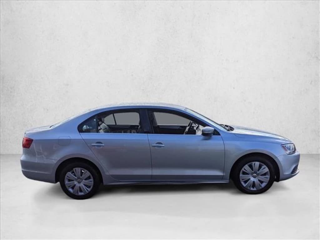 Used 2013 Volkswagen Jetta Sedan SE 4dr Car