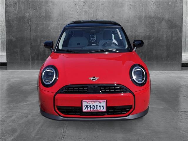 2025 Mini Cooper 2 Door Hardtop Signature photo 2