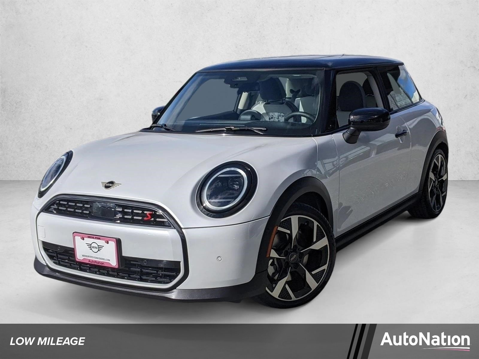2025 MINI Hardtop Cooper S Signature's photo