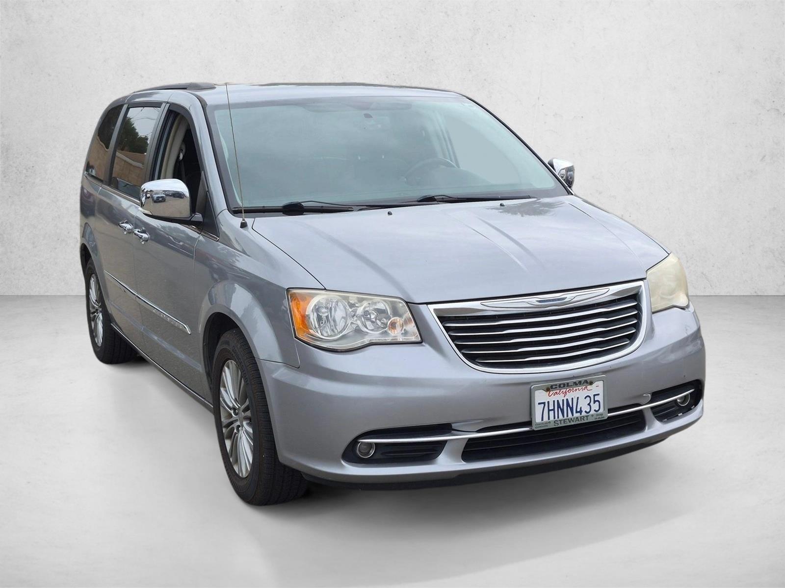 Used 2014 Chrysler Town & Country Touring-L Mini-van Passenger