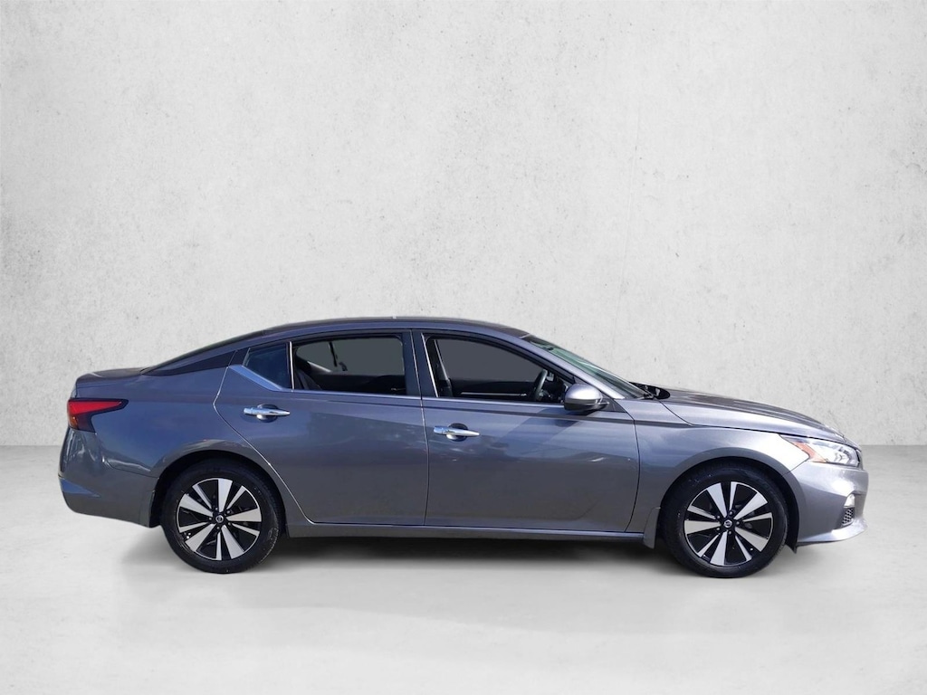 Used 2022 Nissan Altima 2.5 SV 4dr Car