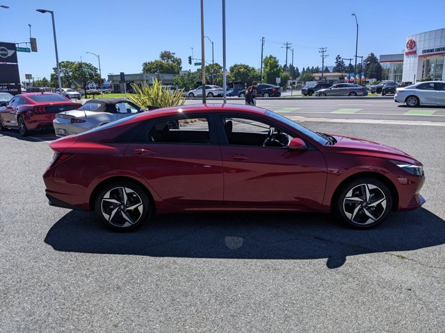 2023 Hyundai Elantra SEL photo 4