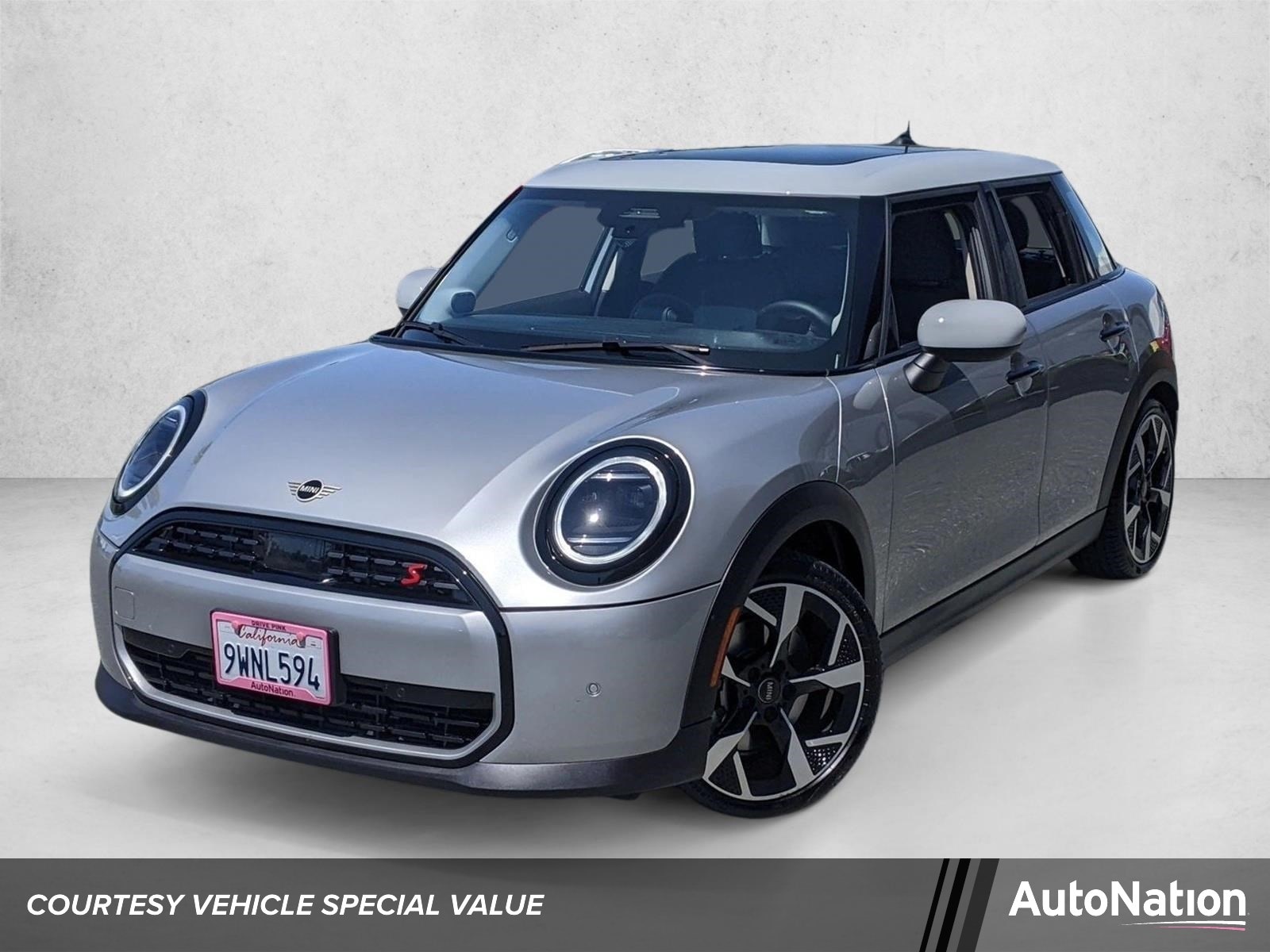 2025 MINI Hardtop Cooper S Signature's photo