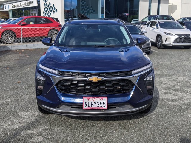 2024 Chevrolet Trax LT photo 2