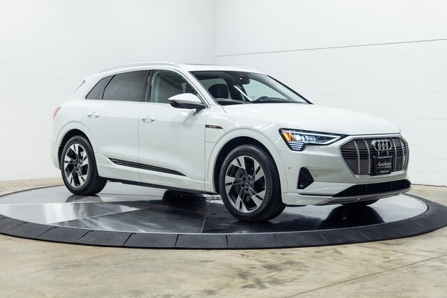 2023 Audi e-tron Premium Plus photo 2