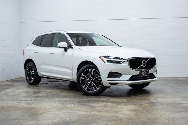 2020 Volvo XC60 T6 Momentum photo 2