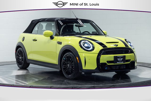 2024 MINI Convertible Cooper S's photo