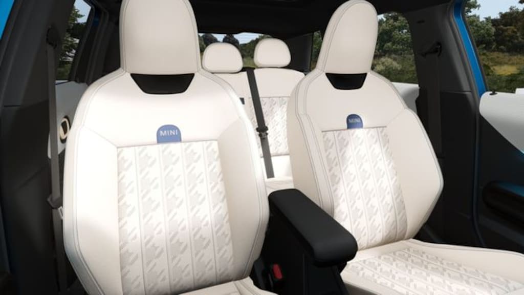New 2026 MINI 4 Door Signature Plus Hatchback