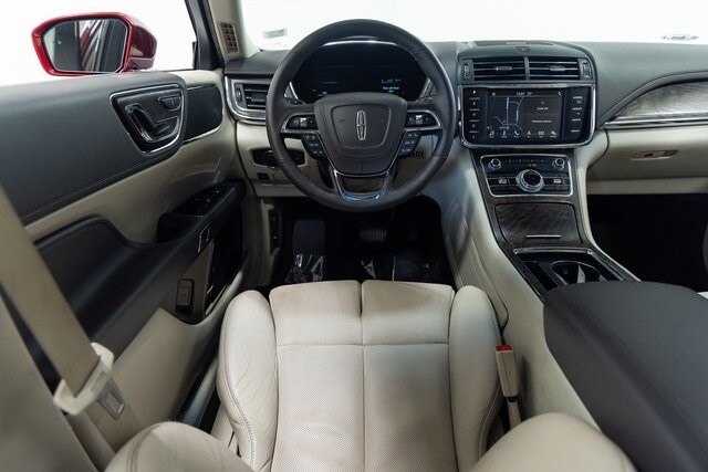 2018 Lincoln Continental Select photo 3