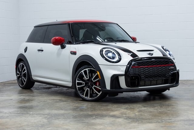 2024 Mini Cooper 2 Door Hardtop Iconic photo 4