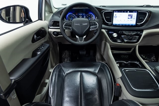 2023 Chrysler Pacifica Limited photo 3