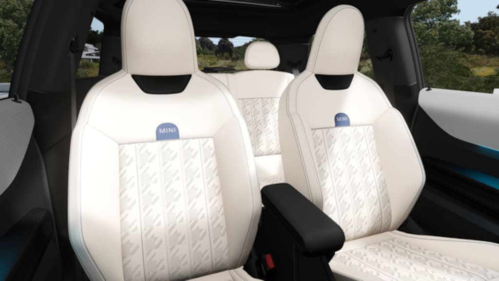 New 2027 MINI 2 Door Signature Plus Hatchback