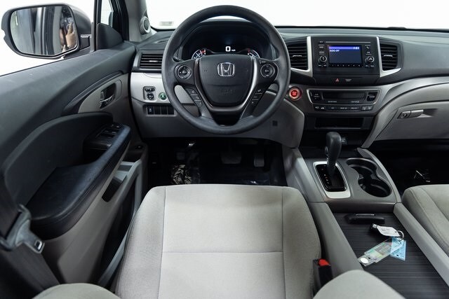 2016 Honda Pilot LX photo 3