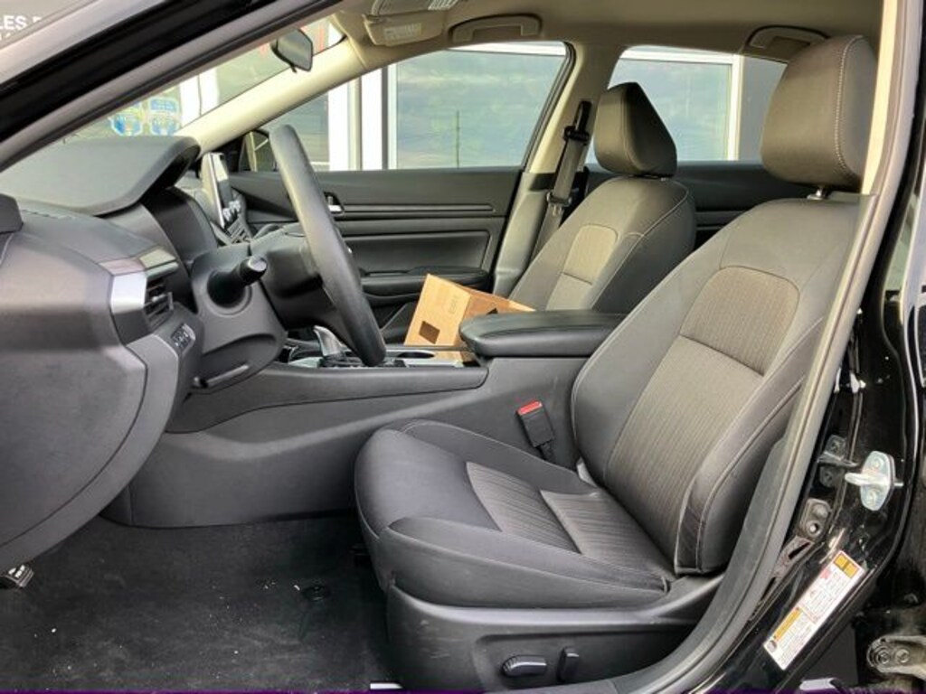 Used 2024 Nissan Altima 2.5 SV Sedan