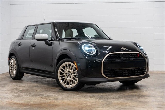 2025 Mini Cooper Signature photo 2