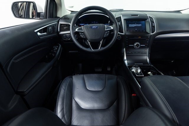 2019 Ford Edge Titanium photo 3