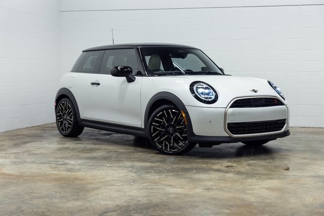 2025 Mini Cooper 2 Door Hardtop Signature photo 2
