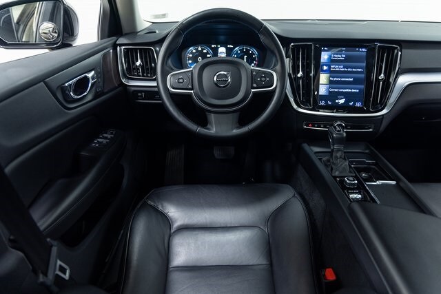 2019 Volvo S60 T6 Momentum photo 3