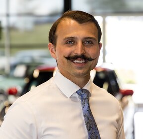 Staff member Harry Nuhanovic from 6c76f3735e1d