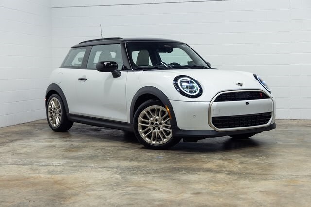 2025 Mini Cooper 2 Door Hardtop S Iconic photo 4