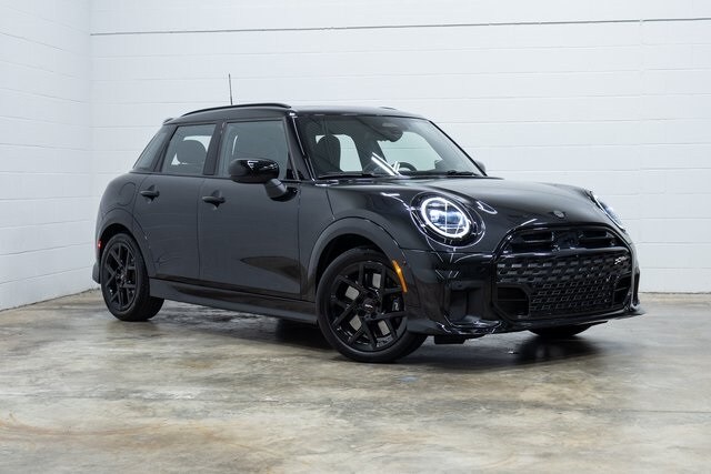 2025 Mini Cooper 4 Door Hardtop S Iconic photo 3