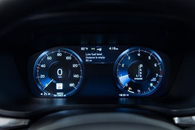 2019 Volvo S60 T6 Momentum photo 2