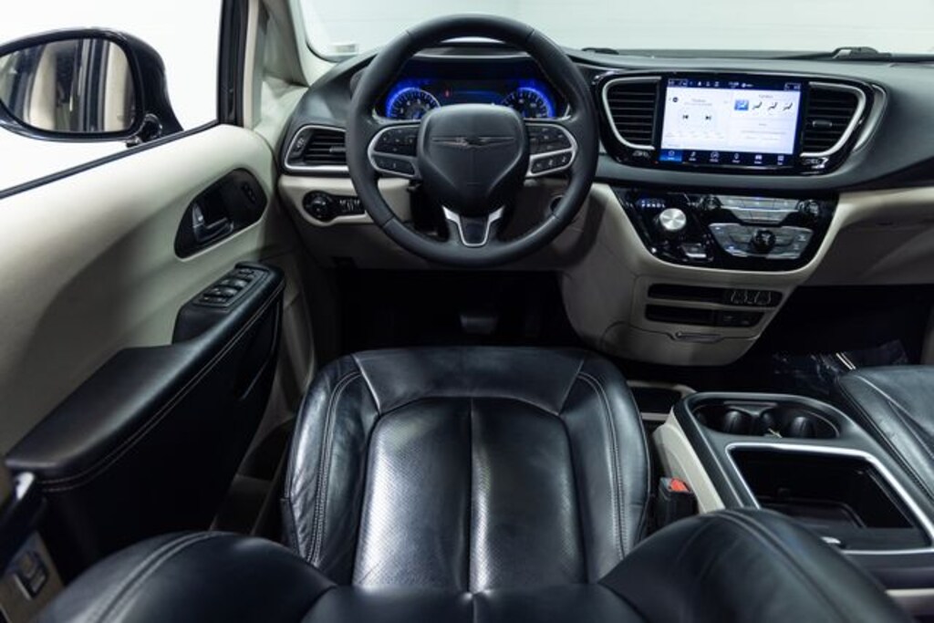 Used 2022 Chrysler Pacifica Touring L Van Passenger Van