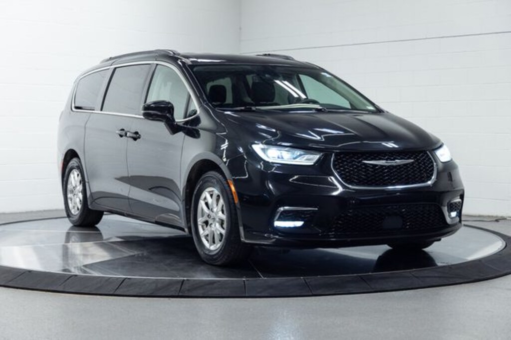 Used 2022 Chrysler Pacifica Touring L Van Passenger Van